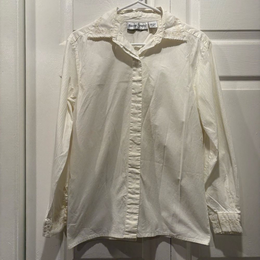 Vintage Baxter & Wells White Striped Embroidered Collar Button Up Top - Size 8